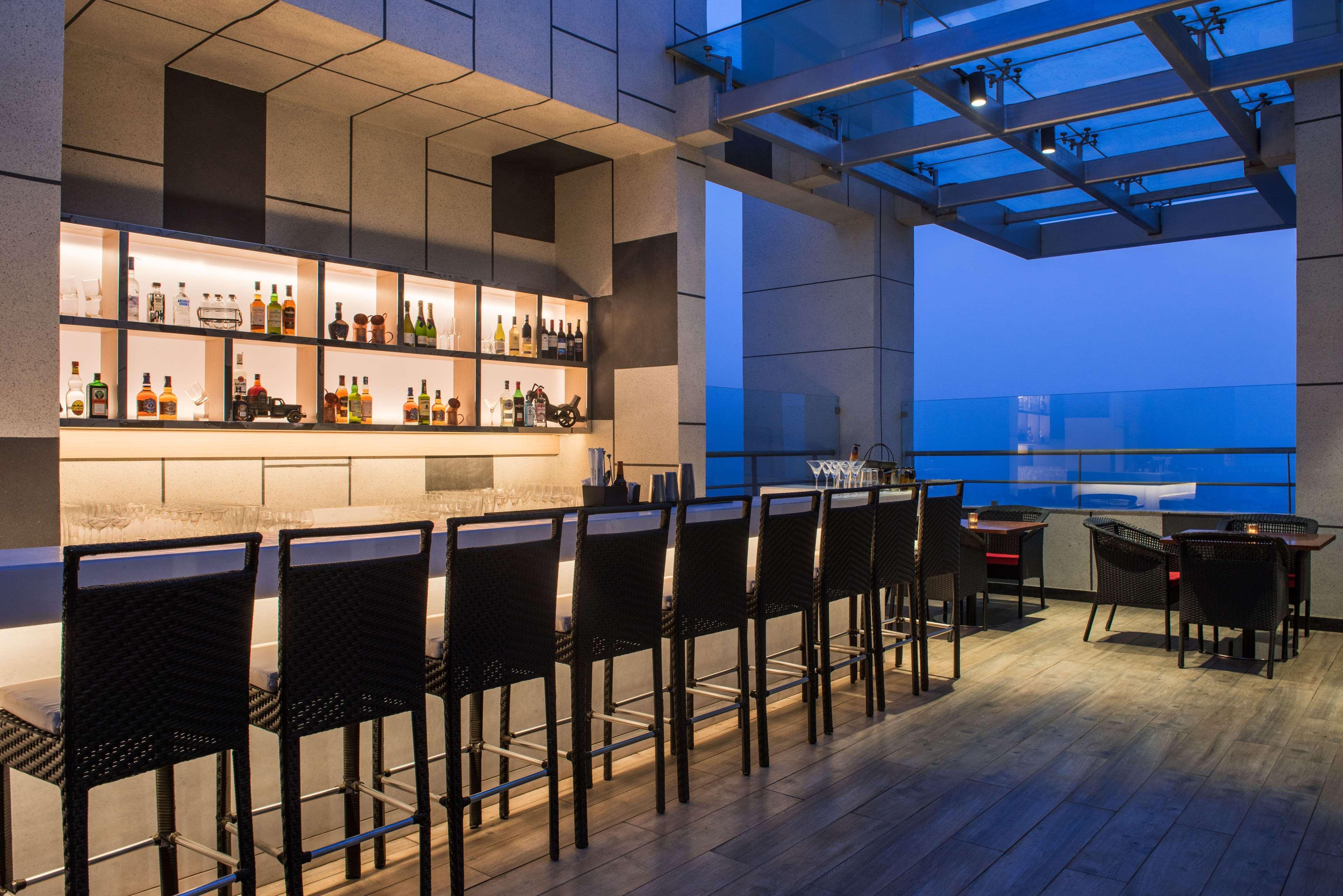 حياة ريجنسي لاكنو لاكناو المظهر الخارجي الصورة Skyline Bar
