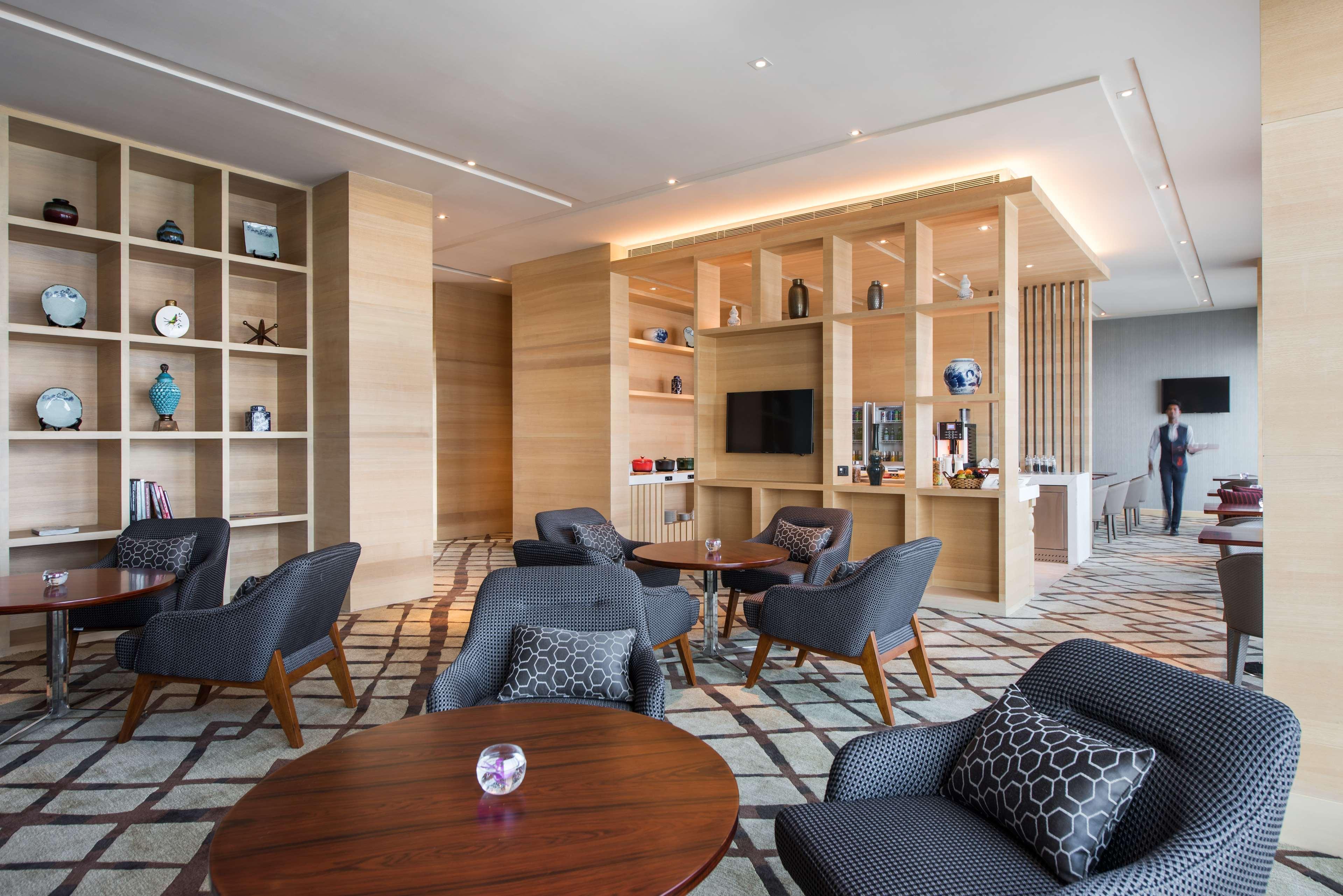 حياة ريجنسي لاكنو لاكناو المظهر الخارجي الصورة Club Lounge at the hotel